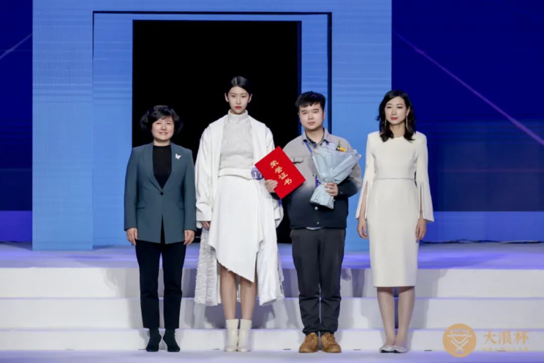 &ldquo;元音#東方&rdquo;第十二屆&ldquo;大浪杯&rdquo;中國女裝設計大賽圓滿收官，作品《逍遙詩學》贏得&ldquo;金浪獎&rdquo;20萬，大賽虛擬代言人&ldquo;唯我&rdquo;驚艷亮相！
