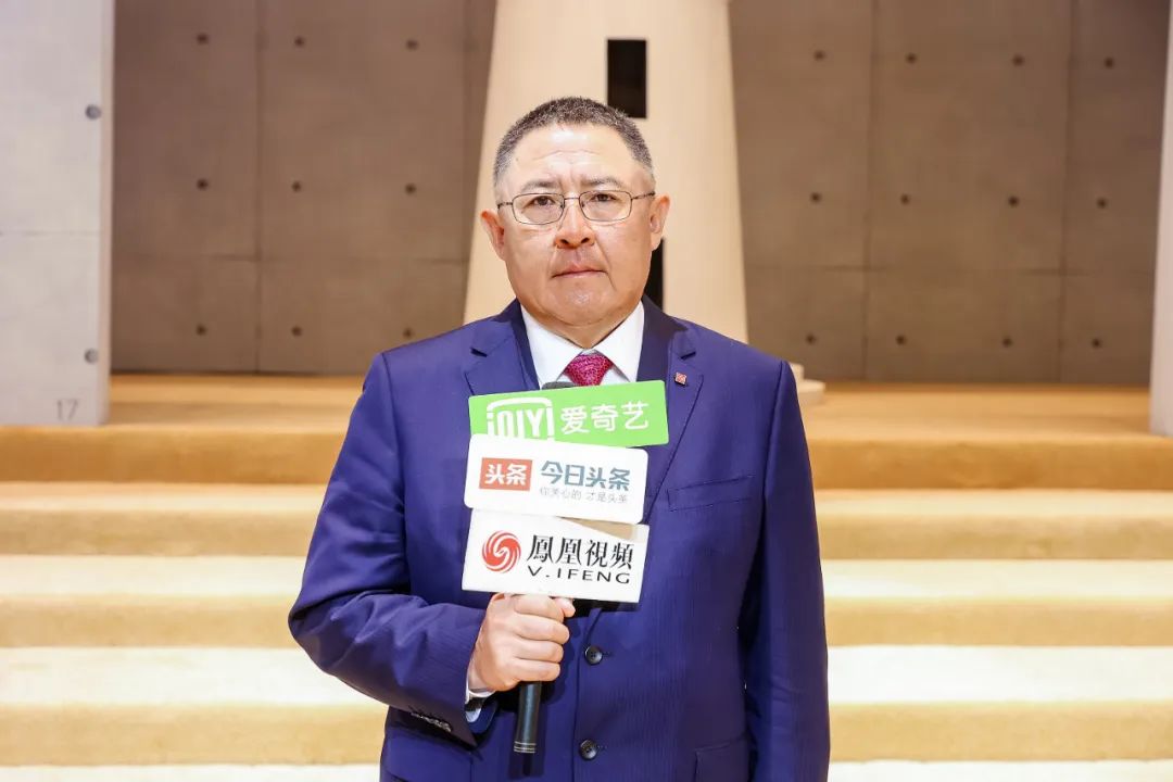  突破與自由，民族服裝定制品牌隆慶祥2023春夏新品發(fā)布會(huì)&ldquo;自由之境&rdquo;圓滿舉行