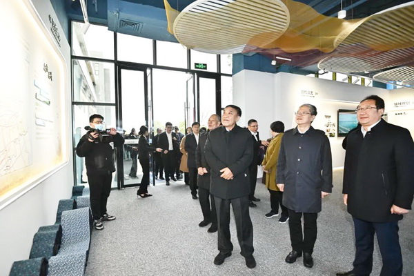 鹽城市紡織染整產業(yè)園掛牌&ldquo;中國紡織行業(yè)兩化融合工作基地&rdquo;