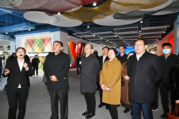 鹽城市紡織染整產業(yè)園掛牌&ldquo;中國紡織行業(yè)兩化融合工作基地&rdquo;