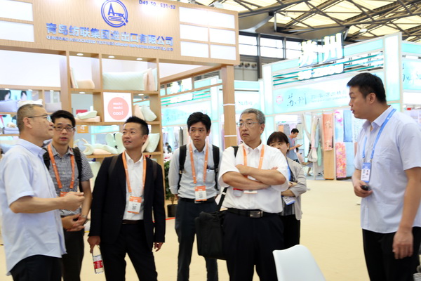 山東292家企業(yè)齊聚31屆華交會，青島家紡展團大放異彩