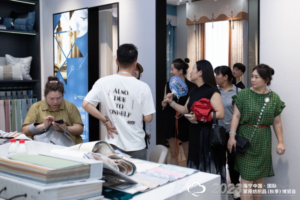 &ldquo;智造讓家更美好&rdquo;--2023海寧中國(guó)&middot;國(guó)際家用紡織品（秋季）博覽會(huì)在浙江海寧許村鎮(zhèn)&middot;海寧中國(guó)家紡城盛大開幕。