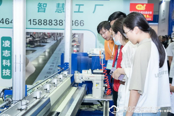 &ldquo;智造讓家更美好&rdquo;--2023海寧中國(guó)&middot;國(guó)際家用紡織品（秋季）博覽會(huì)在浙江海寧許村鎮(zhèn)&middot;海寧中國(guó)家紡城盛大開幕。