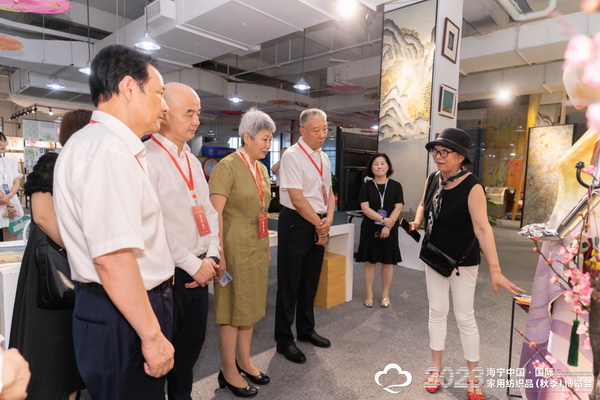 &ldquo;智造讓家更美好&rdquo;--2023海寧中國(guó)&middot;國(guó)際家用紡織品（秋季）博覽會(huì)在浙江海寧許村鎮(zhèn)&middot;海寧中國(guó)家紡城盛大開幕。