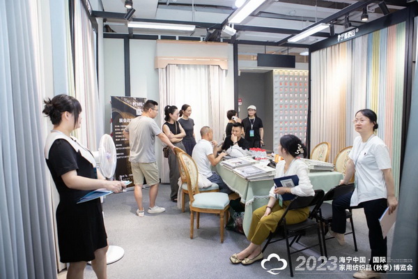 &ldquo;智造讓家更美好&rdquo;--2023海寧中國(guó)&middot;國(guó)際家用紡織品（秋季）博覽會(huì)在浙江海寧許村鎮(zhèn)&middot;海寧中國(guó)家紡城盛大開幕。