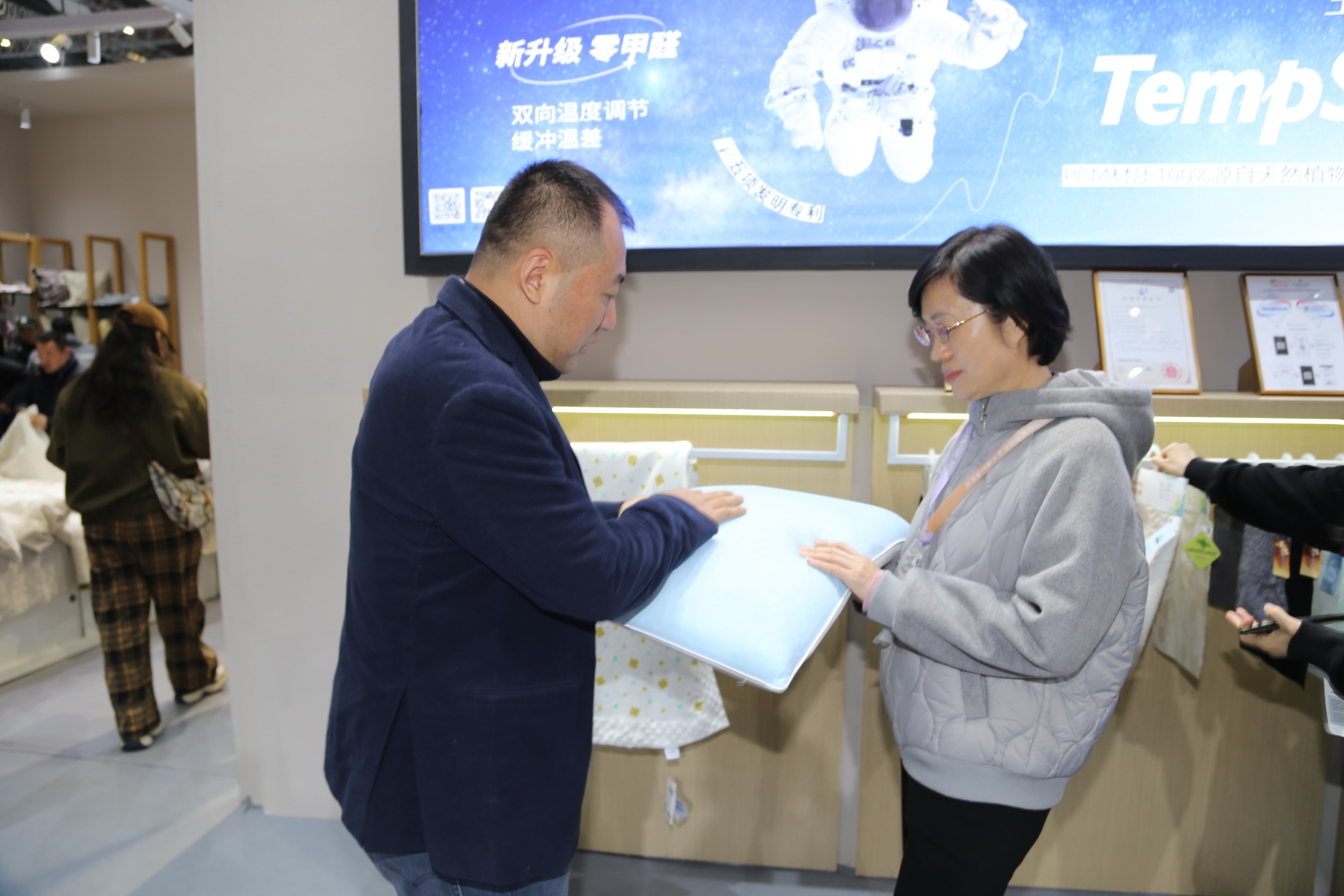 青島組團(tuán)參加intertextile家紡展，副市長趙燕一行蒞臨考察