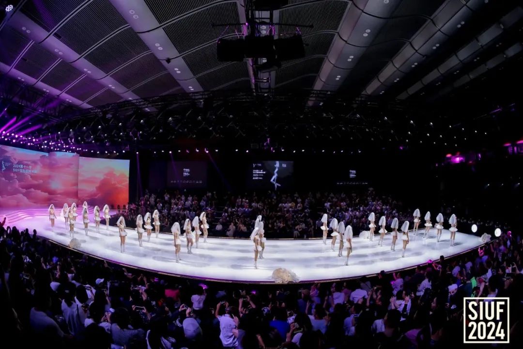 蘭卓麗獨(dú)家冠名中國黃金特約贊助的2024第十一季 SIUF國際超模大賽總決賽圓滿舉辦