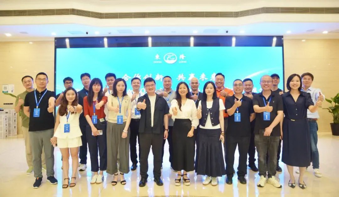 協同創(chuàng)新、共謀戶外運動服裝新未來，東隆集團成功舉辦2024戶外運動面料/填充原料推介會！
