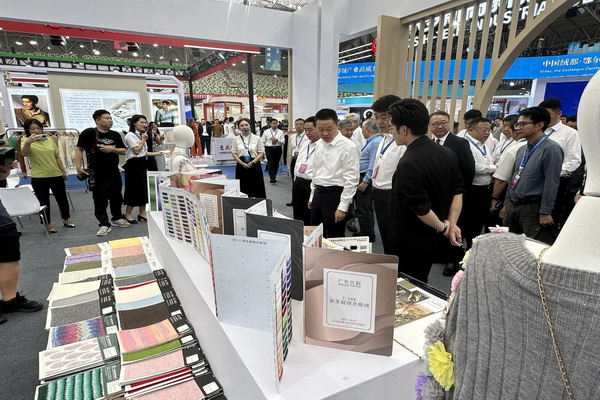 36家毛織企業(yè)抱團(tuán)參展中國（鄂爾多斯）國際羊絨羊毛展覽會(huì)，提升大朗品牌知名度 