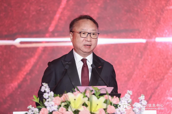 中國(guó)紡聯(lián)會(huì)長(zhǎng)孫瑞哲：以精誠(chéng)為神、以日新為道，為中國(guó)紡織事業(yè)而努力