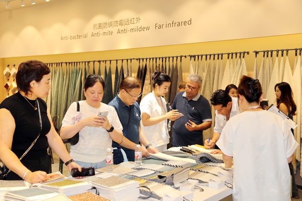 7A家具面料亮相2024intertextile秋冬家紡展，引起圍觀