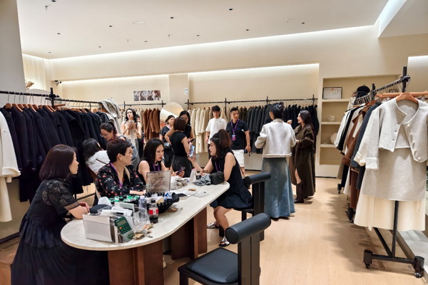 引領雙面呢產業(yè)健康發(fā)展，江蘇東港打造&ldquo;正版正貨&rdquo;標桿市場