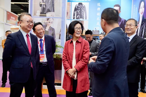 贛州紡織新篇章：2024江西服裝周暨第五屆江西（贛州）紡織服裝產(chǎn)業(yè)博覽會(huì)盛大開(kāi)幕！