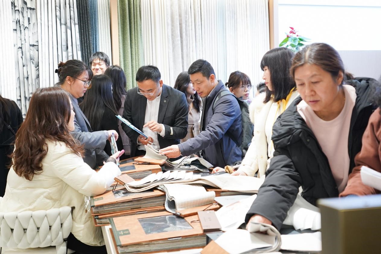 智造織就未來，錦韻潮動全球！2025海寧春季家博會今日啟幕