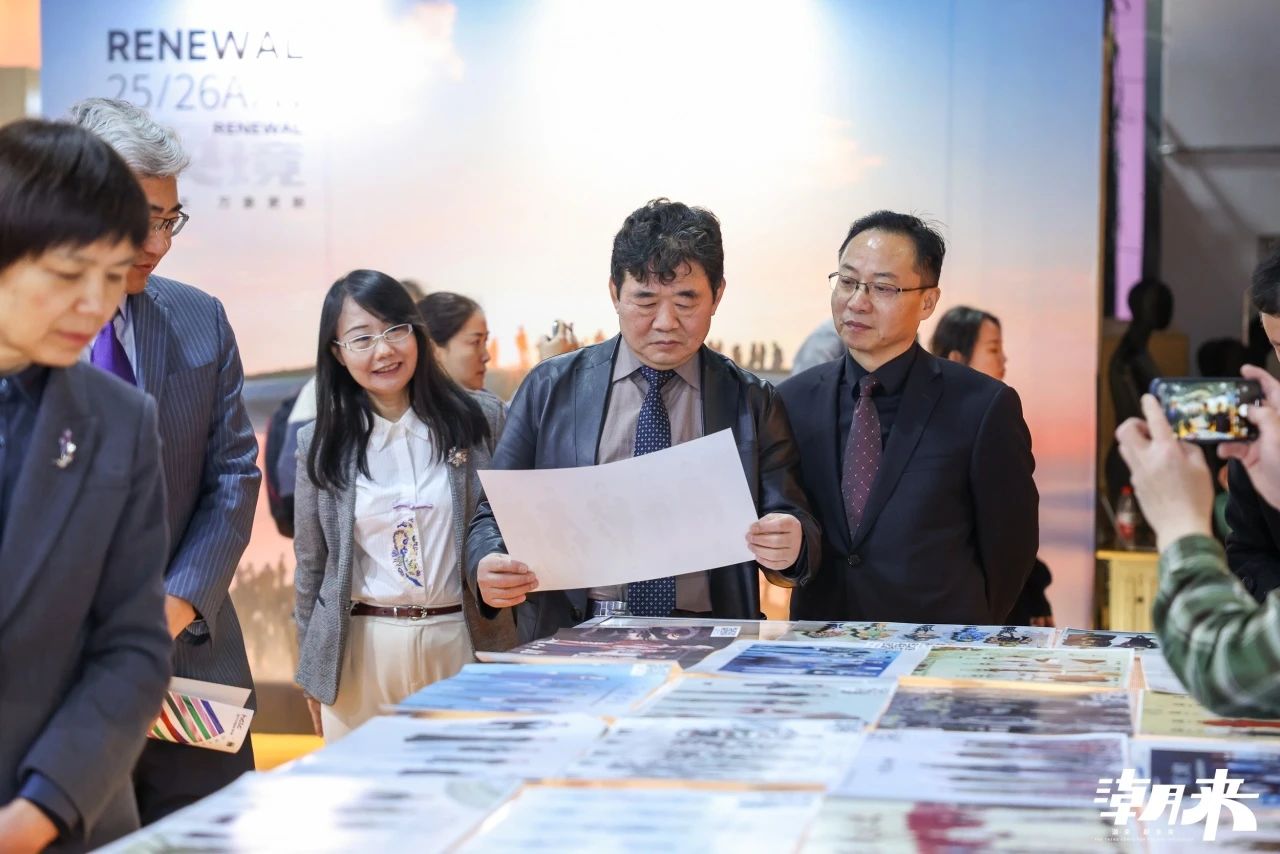 以第二十八屆（2025）&ldquo;真皮標(biāo)志杯&rdquo;設(shè)計大賽初賽、潮來&middot;必訂&mdash;&mdash;設(shè)計版權(quán)交易會、2025海寧優(yōu)材&middot;新質(zhì)聯(lián)盟聯(lián)合展、潮來課堂分享沙龍等系列活動為支點(diǎn)，&ldquo;海寧時間&rdquo;再一次撬動千億時尚產(chǎn)業(yè)的澎湃動能。
