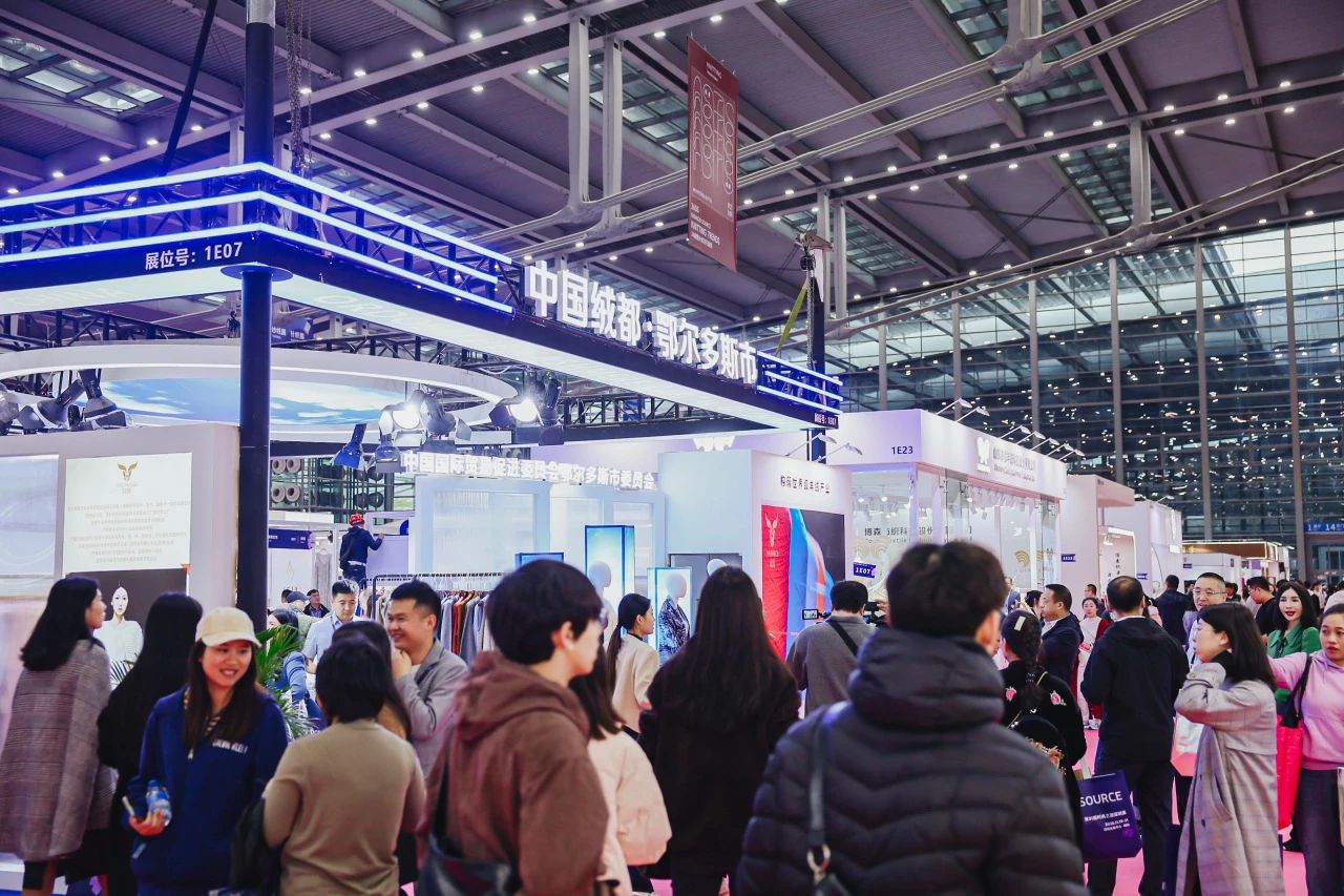 潮涌鵬城，開啟時(shí)尚 &ldquo;超鏈接&rdquo;丨第30屆FASHION SOURCE時(shí)尚之源深圳展、AW25深圳原創(chuàng)時(shí)裝周盛大啟幕