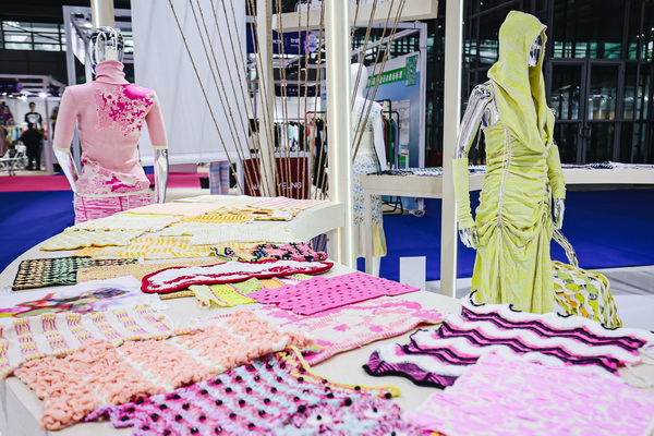 潮涌鵬城，開啟時(shí)尚 &ldquo;超鏈接&rdquo;丨第30屆FASHION SOURCE時(shí)尚之源深圳展、AW25深圳原創(chuàng)時(shí)裝周盛大啟幕