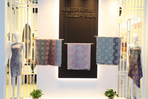潮涌鵬城，開啟時(shí)尚 &ldquo;超鏈接&rdquo;丨第30屆FASHION SOURCE時(shí)尚之源深圳展、AW25深圳原創(chuàng)時(shí)裝周盛大啟幕