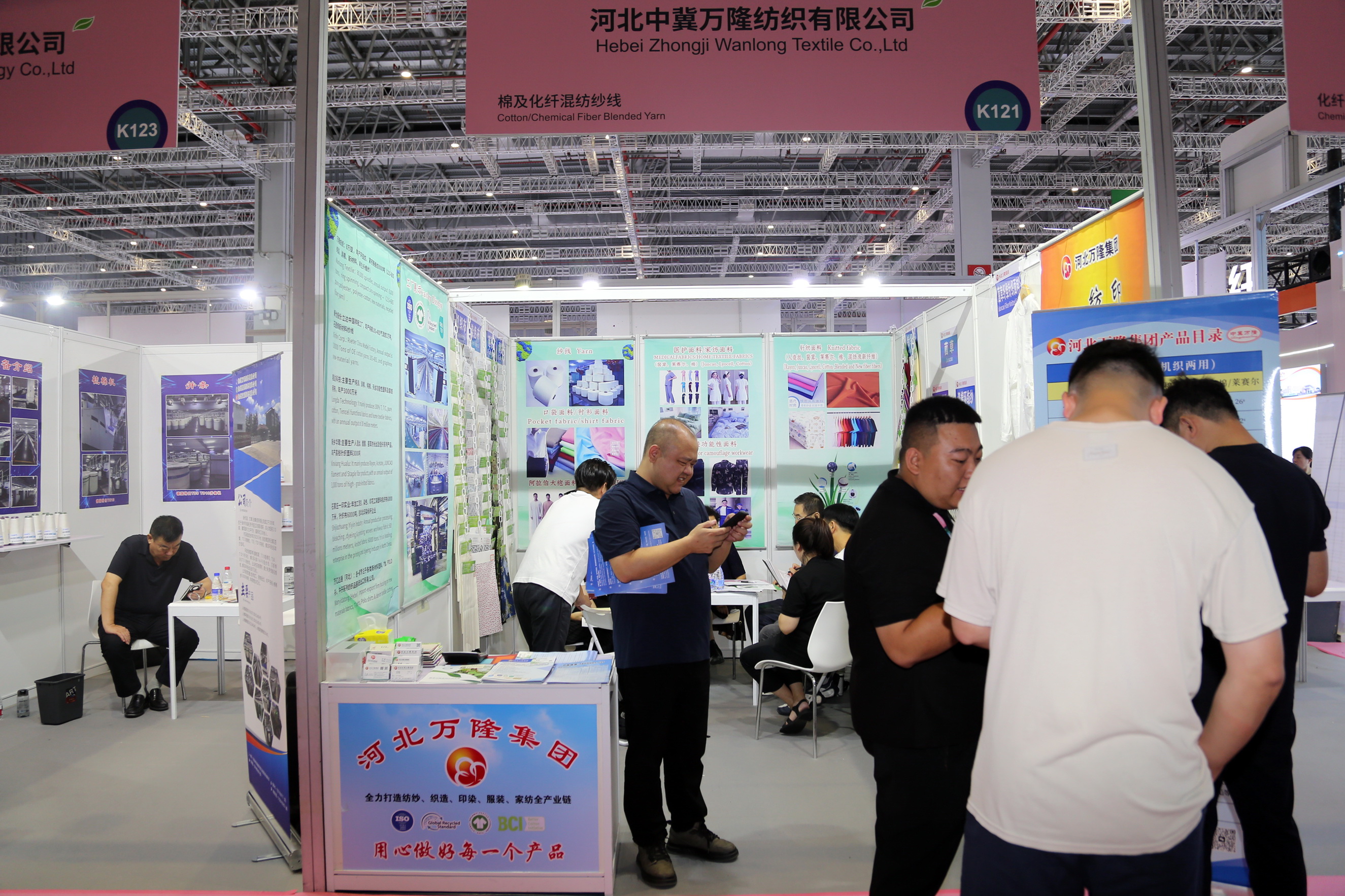 40余家石家莊紡服企業(yè)齊聚滬上，成為中紡聯(lián)秋季聯(lián)展上靚麗的風(fēng)景線