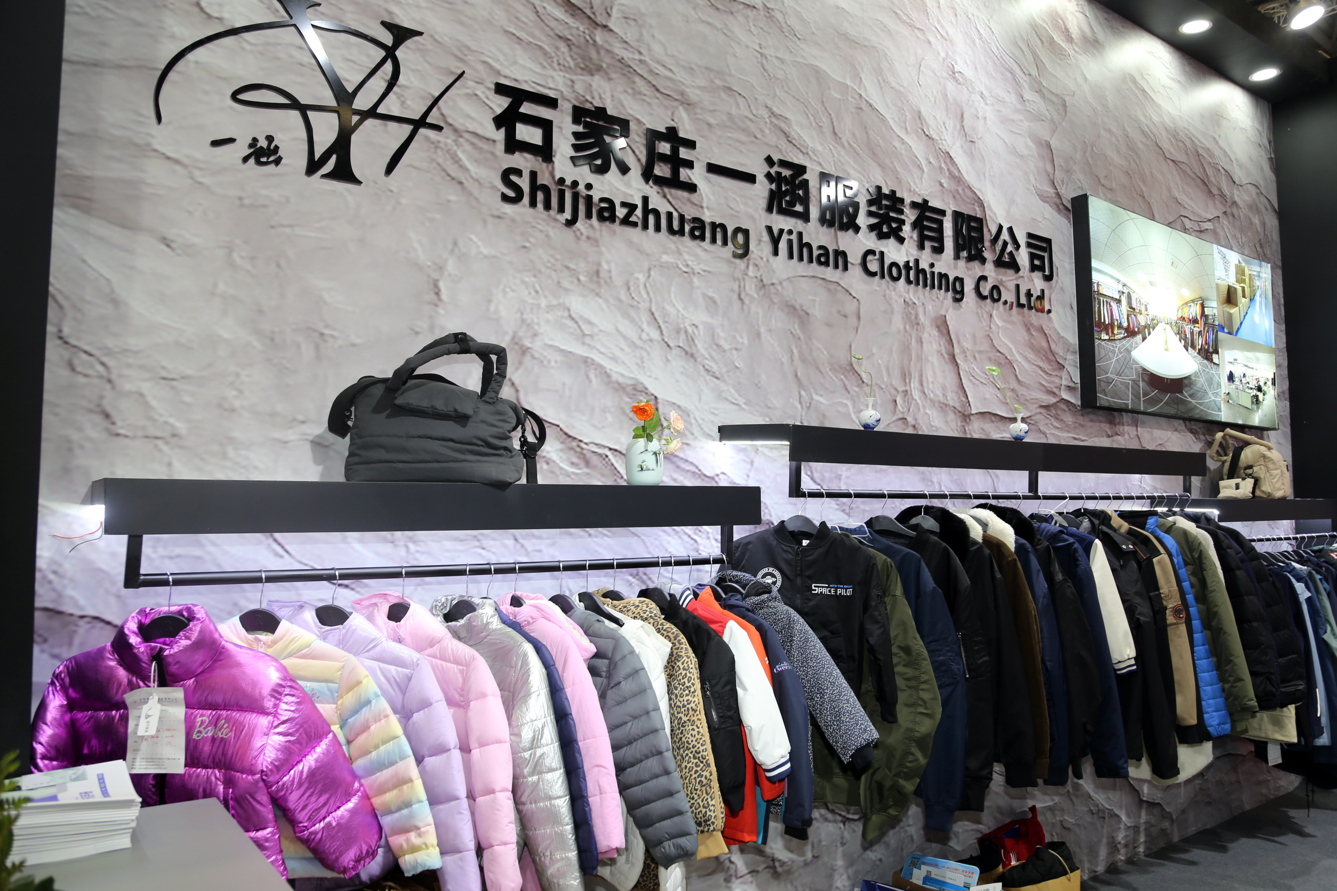 40余家石家莊紡服企業(yè)齊聚滬上，成為中紡聯(lián)秋季聯(lián)展上靚麗的風(fēng)景線
