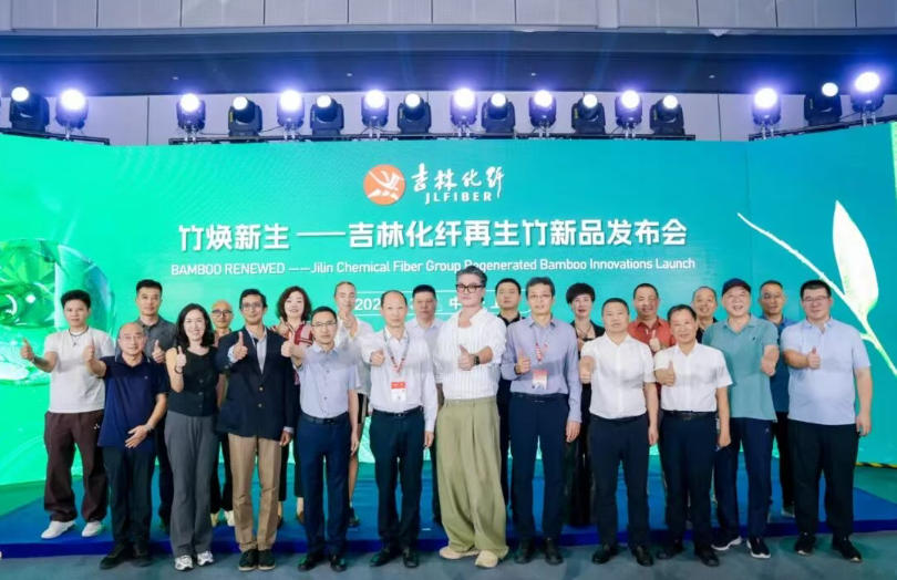 作為一家專注于再生纖維素纖維研發(fā)與生產(chǎn)的企業(yè)，吉林化纖集團(tuán)依托其完整的綠色制造體系和六大核心系統(tǒng)支撐，實(shí)現(xiàn)了年產(chǎn)3萬噸Reboocel再生竹纖維的規(guī)?；a(chǎn)。