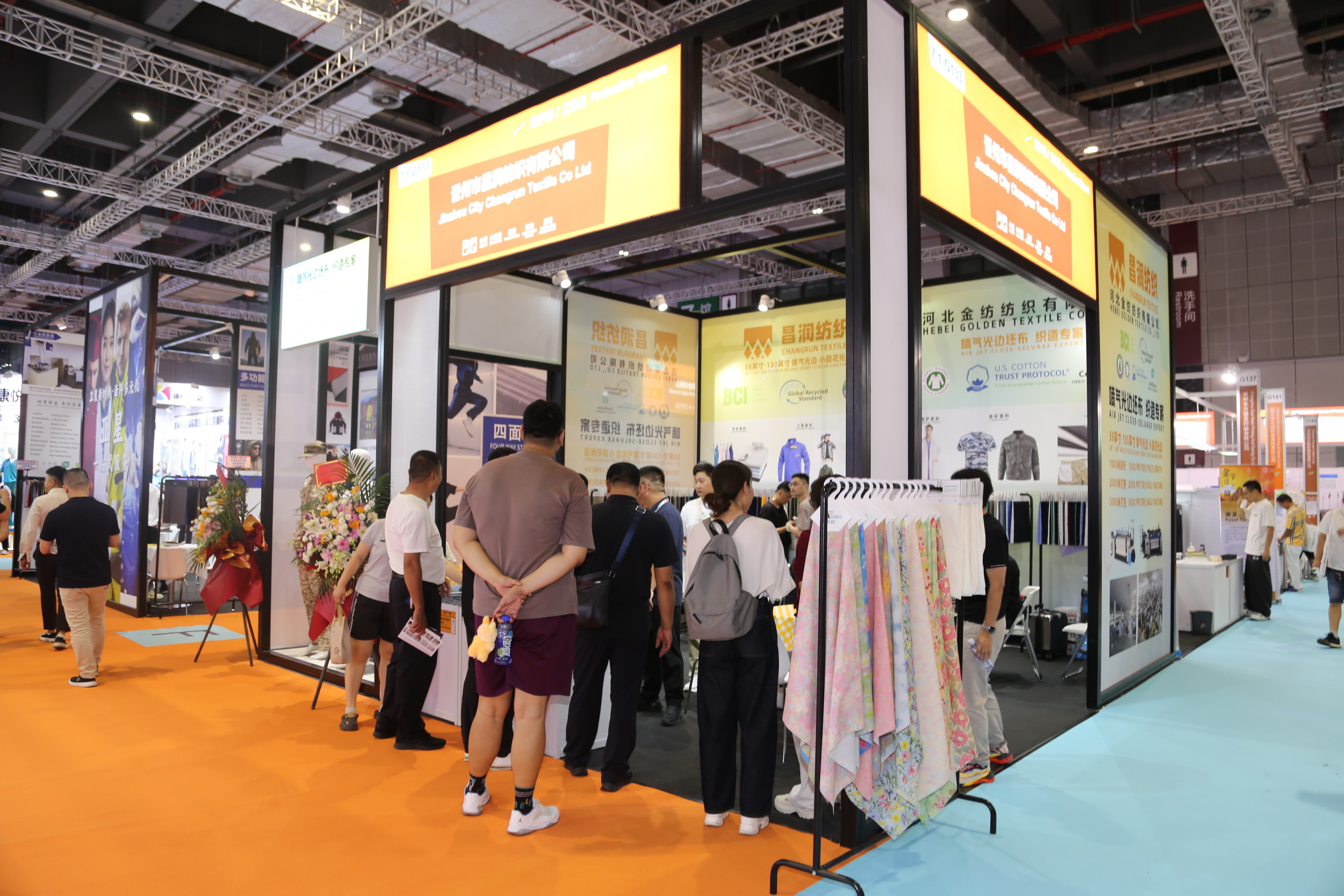 40余家石家莊紡服企業(yè)齊聚滬上，成為中紡聯(lián)秋季聯(lián)展上靚麗的風(fēng)景線
