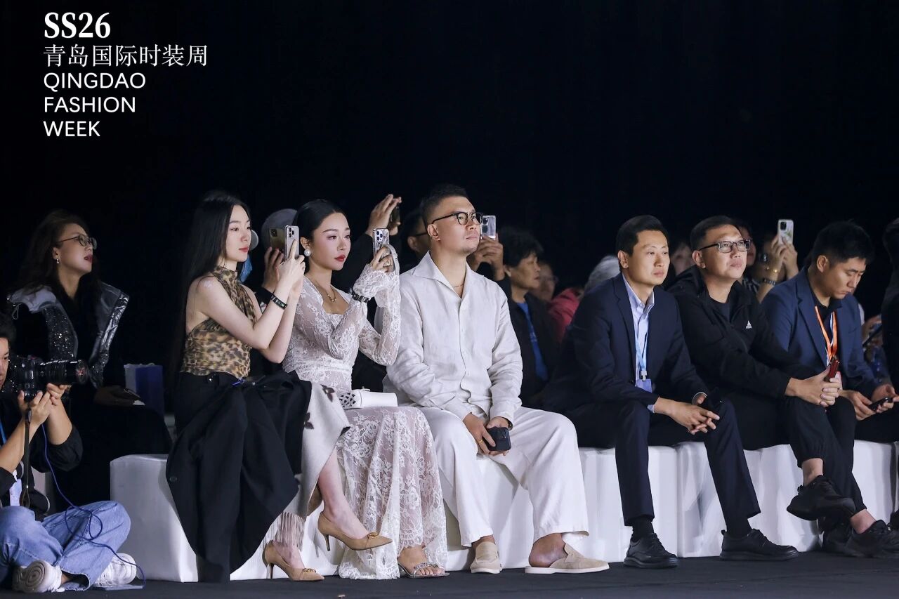 潮涌浮山灣畔 時尚綺夢啟航--2025中國（青島）國際時裝周盛大啟幕！