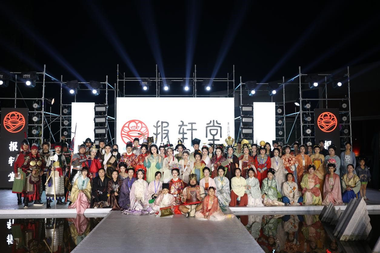 &ldquo;華秀&rdquo;璀璨，紡織谷變身老城區(qū)時(shí)尚秀場(chǎng)