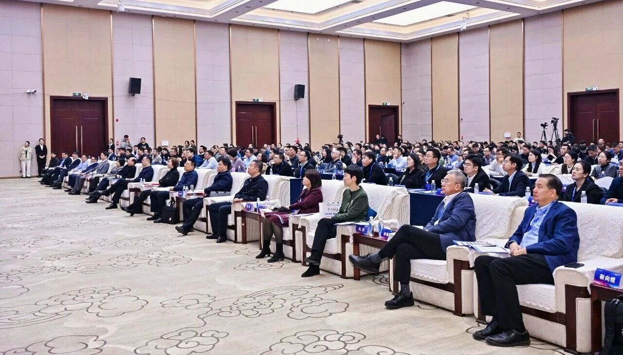 鏈合東西&middot;融創(chuàng)未來(lái)，2025紡織服裝產(chǎn)業(yè)園區(qū)供應(yīng)鏈高質(zhì)量發(fā)展大會(huì)在阿拉爾隆重召開(kāi)