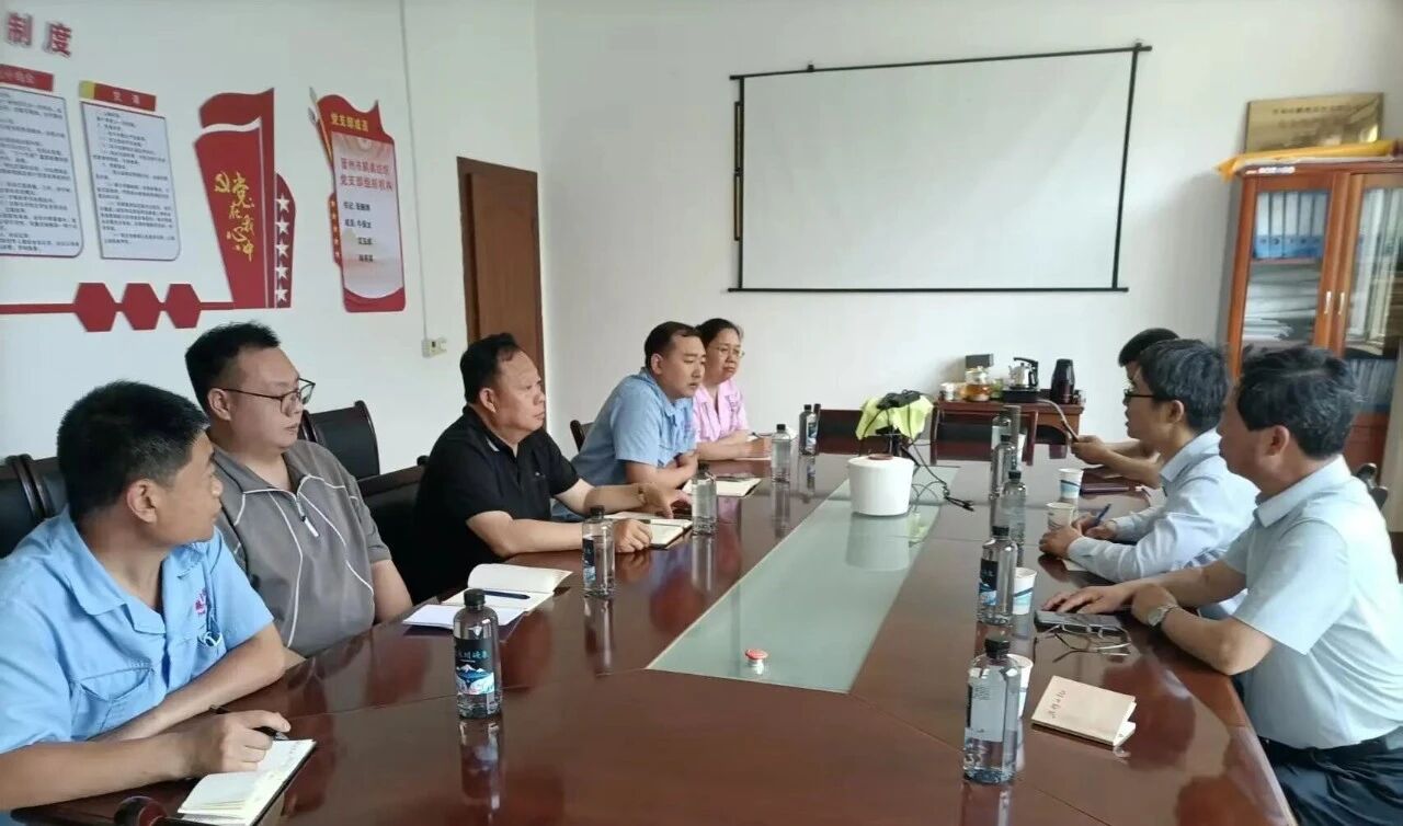  &ldquo;中國夢&middot;勞動美&rdquo;全國職工宣講團財貿輕紡煙草產業(yè)特色分團走進校園暨紡織行業(yè)&ldquo;勞模工匠助企行&rdquo;（石家莊站）活動成功舉行