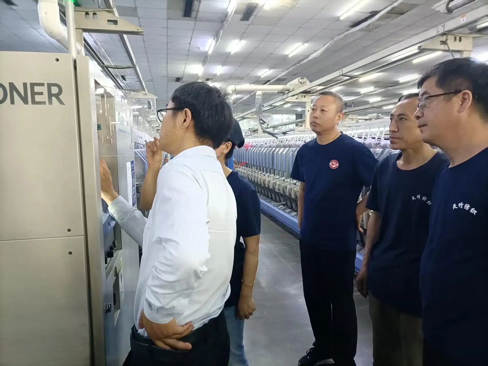  &ldquo;中國夢&middot;勞動美&rdquo;全國職工宣講團財貿輕紡煙草產業(yè)特色分團走進校園暨紡織行業(yè)&ldquo;勞模工匠助企行&rdquo;（石家莊站）活動成功舉行