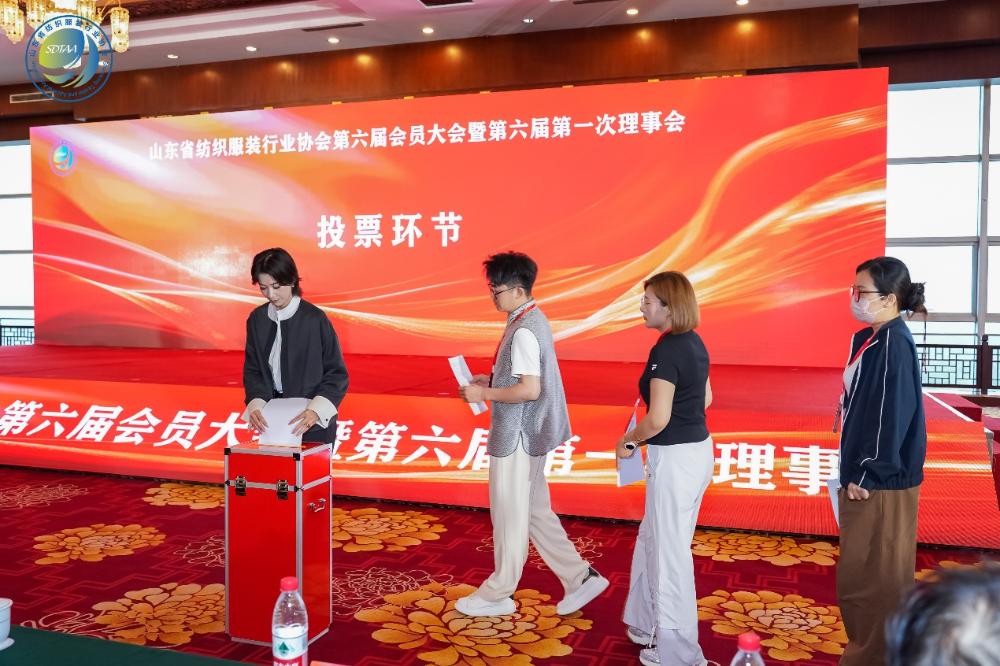 三十而立風(fēng)正勁，智啟新程謀遠(yuǎn)篇！山東省紡織服裝行業(yè)協(xié)會(huì)第六屆會(huì)員大會(huì)暨六屆一次理事會(huì)舉辦